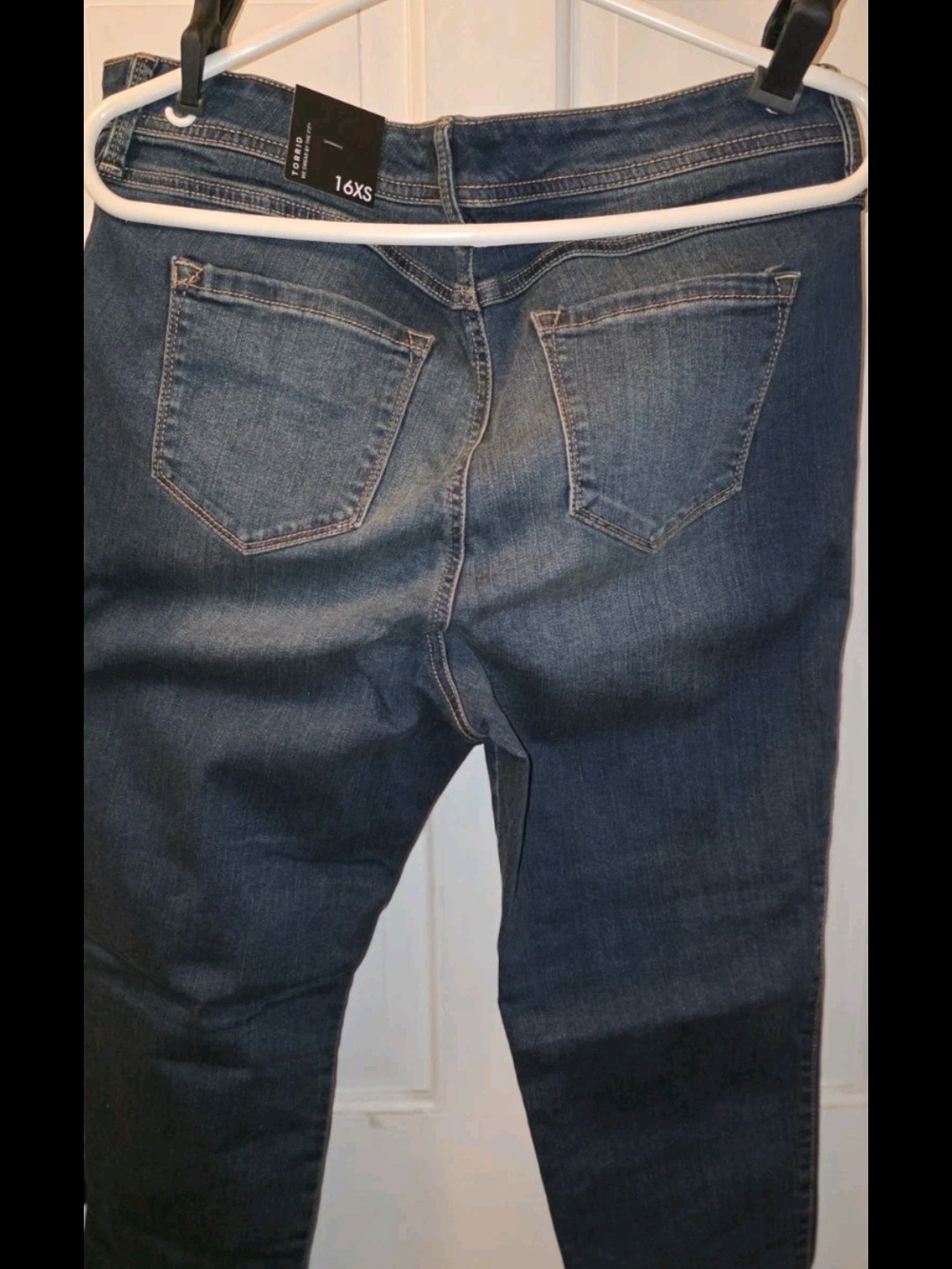 NWT Torrid Women’s Plus Size 16 Short Skinny Jeans Blue Medium Wash Stretch 5Pkt - Picture 4 of 5